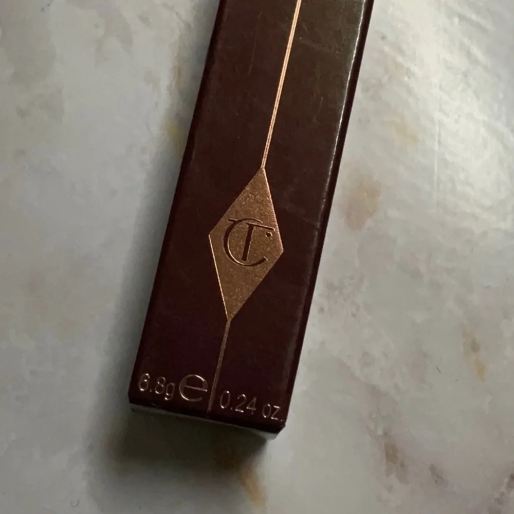 Charlotte Tilbury Hollywood Lips Matte Liquid Lipstick in Best Actress